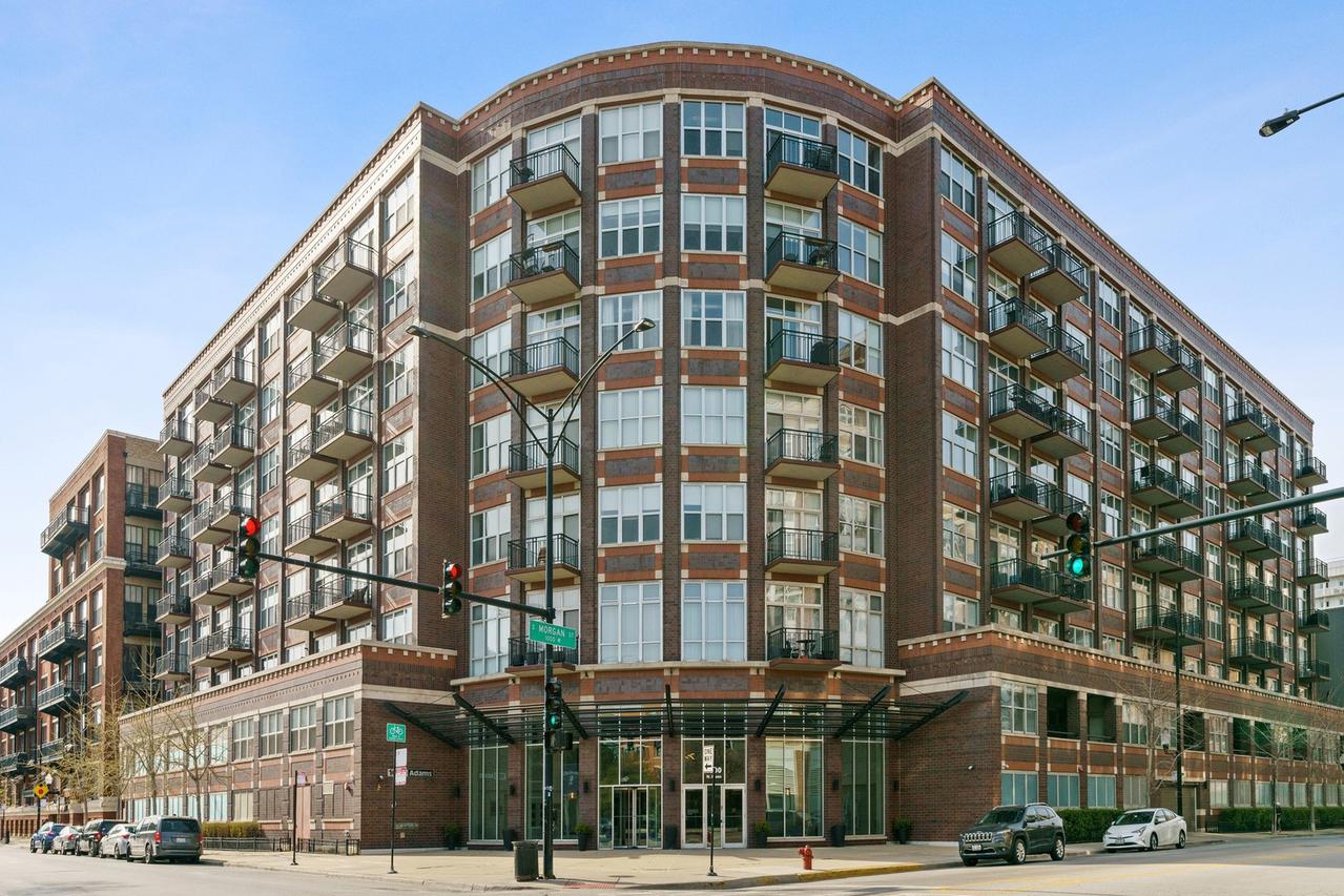 1000 W Adams St. #413, Chicago, IL 60607