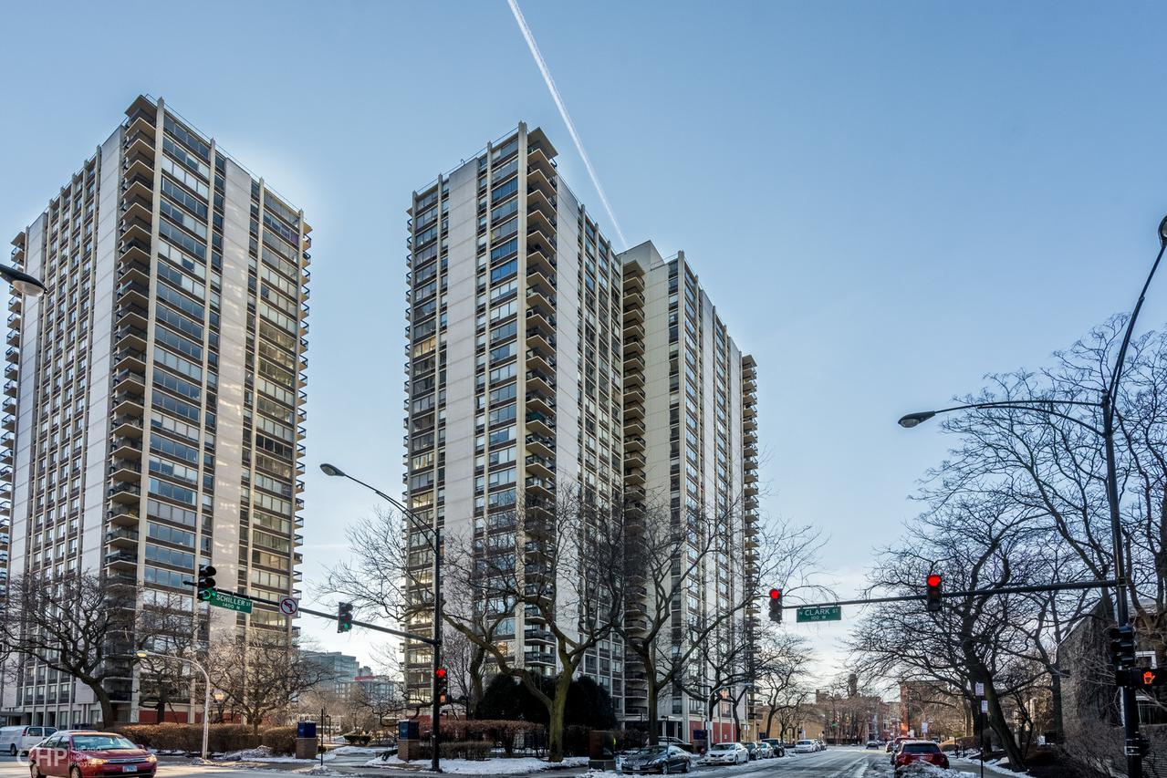 1360 N Sandburg Ter. #2808, Chicago, IL 60610