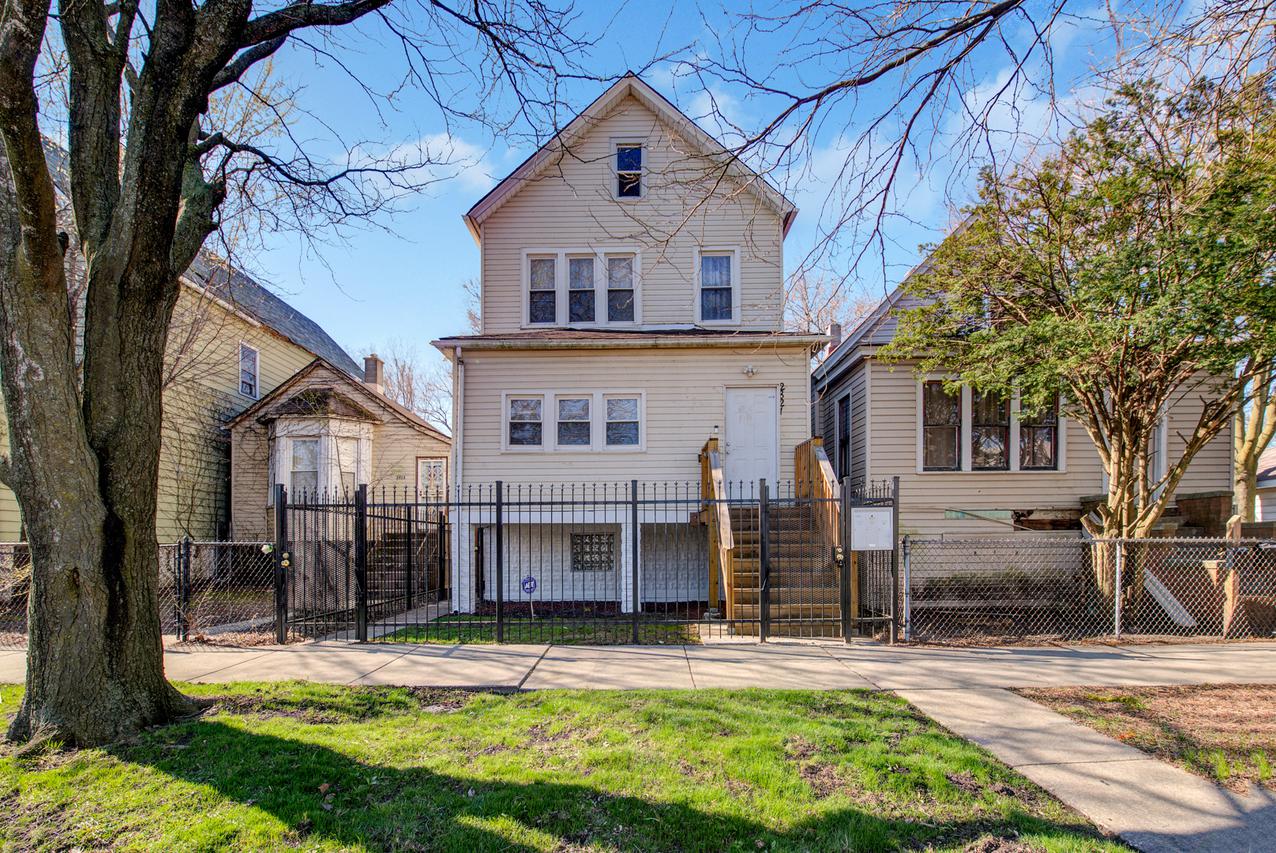 2821 E 93rd St., Chicago, IL 60617