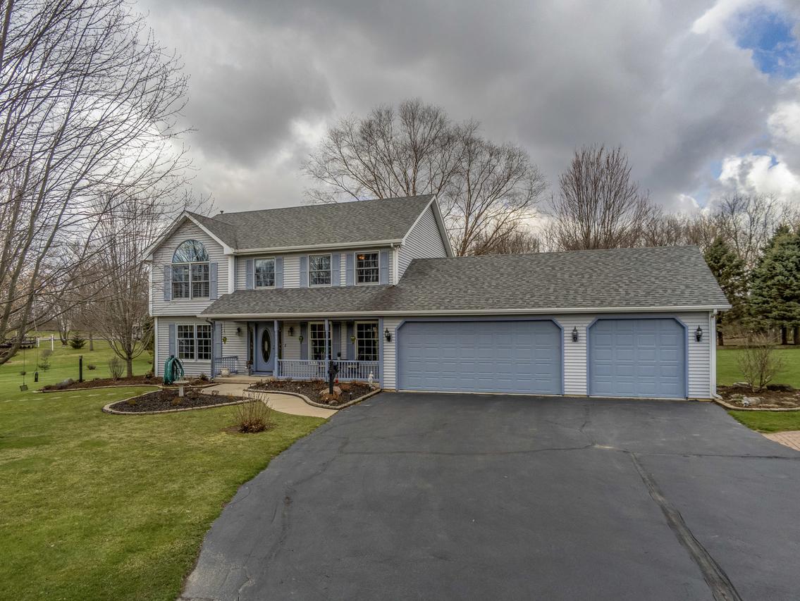 10906 Hamborg Rd., Roscoe, IL 61073