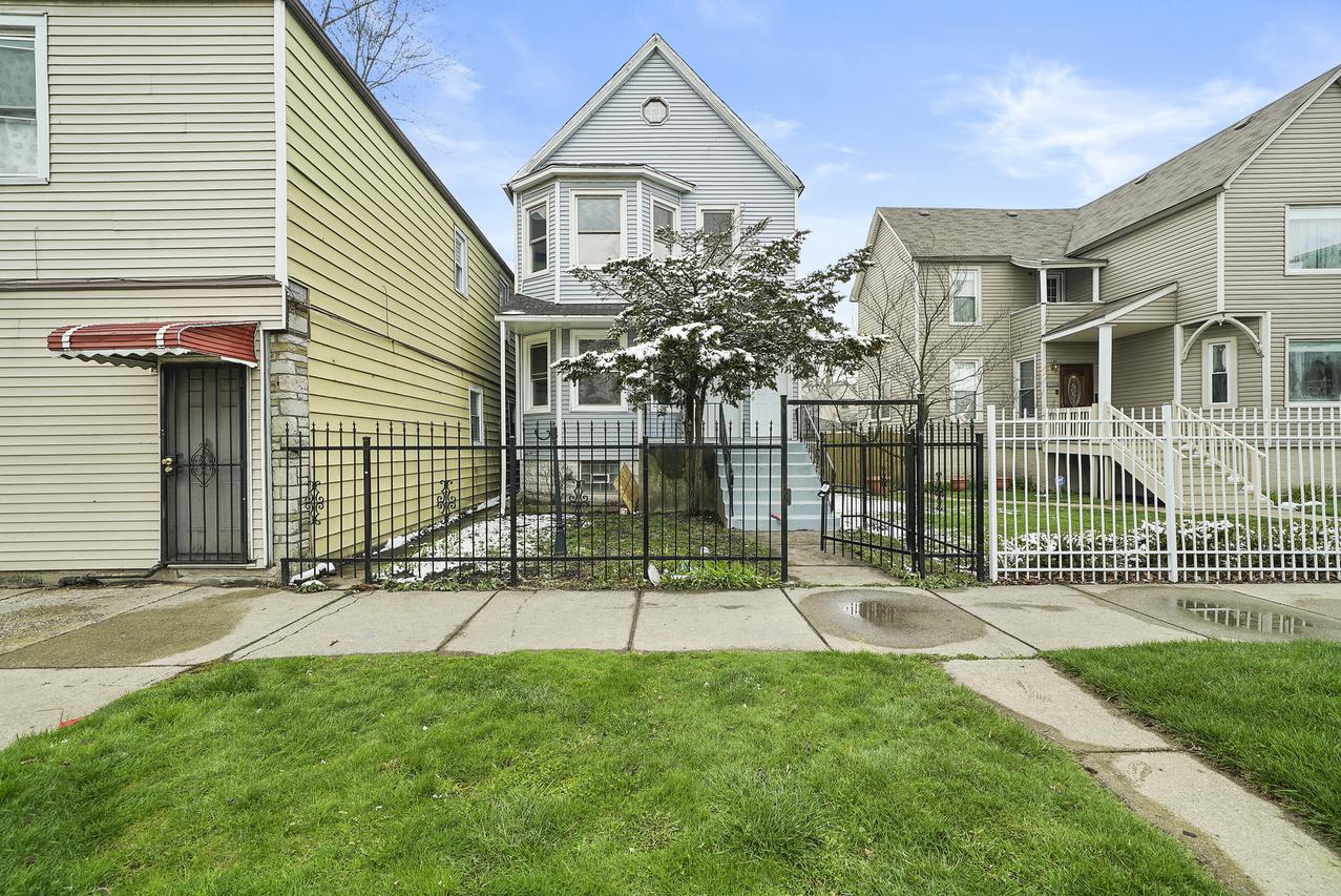 8056 S Exchange Ave., Chicago, IL 60617