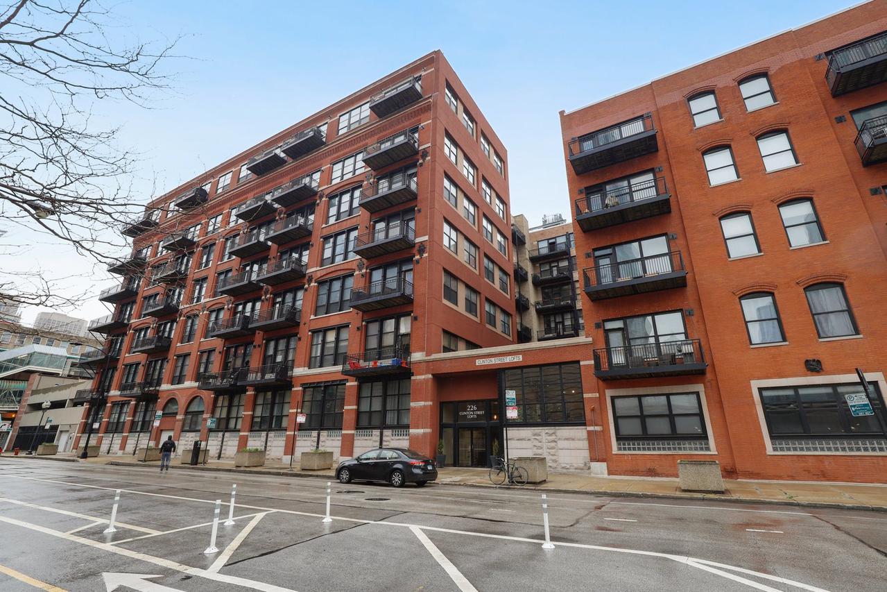 226 N Clinton St. #726, Chicago, IL 60661