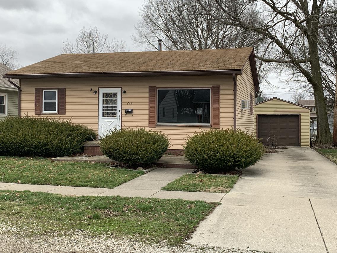 615 W White St., Clinton, IL 61727