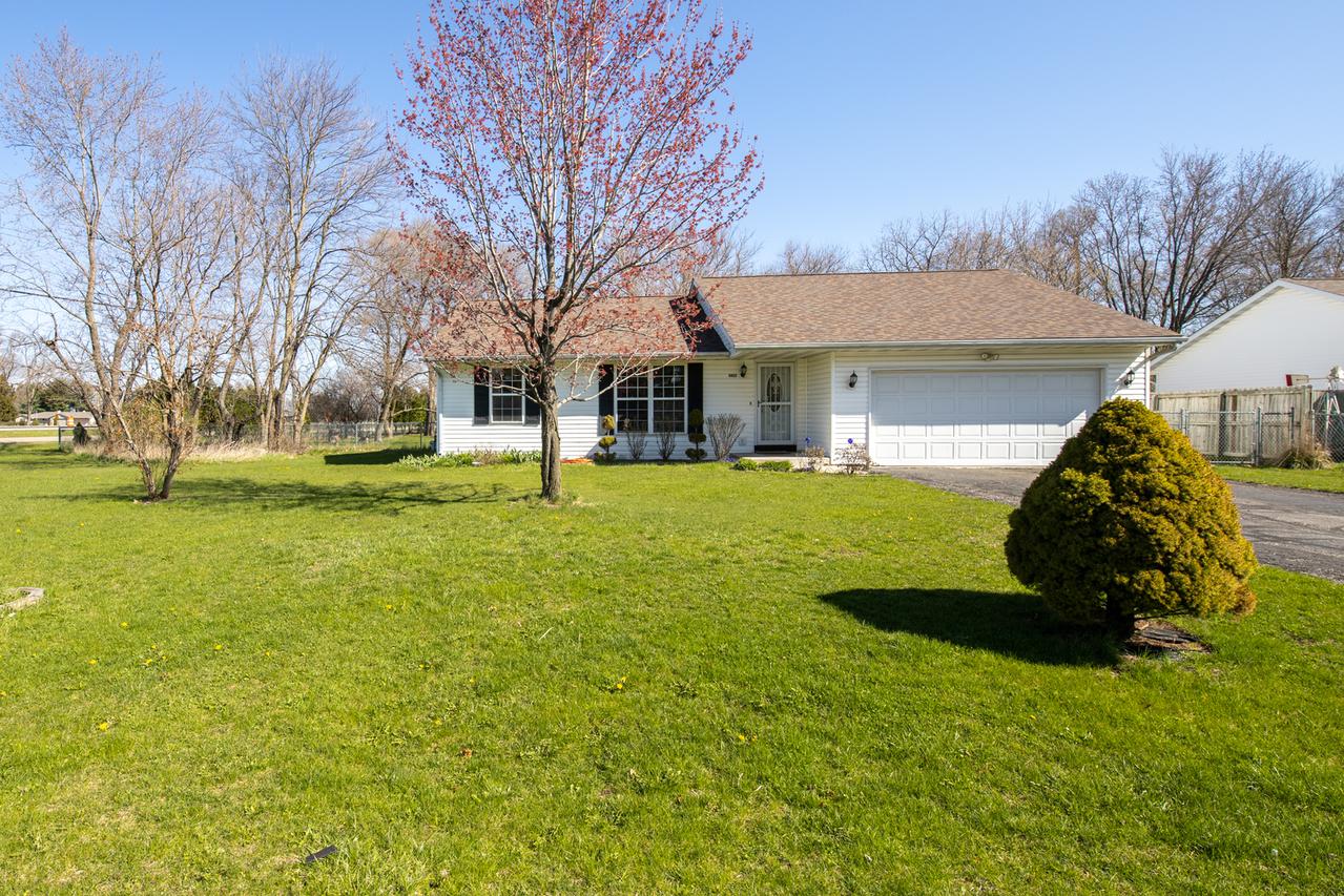 5432 Country Ct., Roscoe, IL 61073