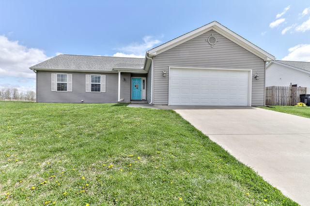 1019 Possum Trail, Villa Grove, IL 61956