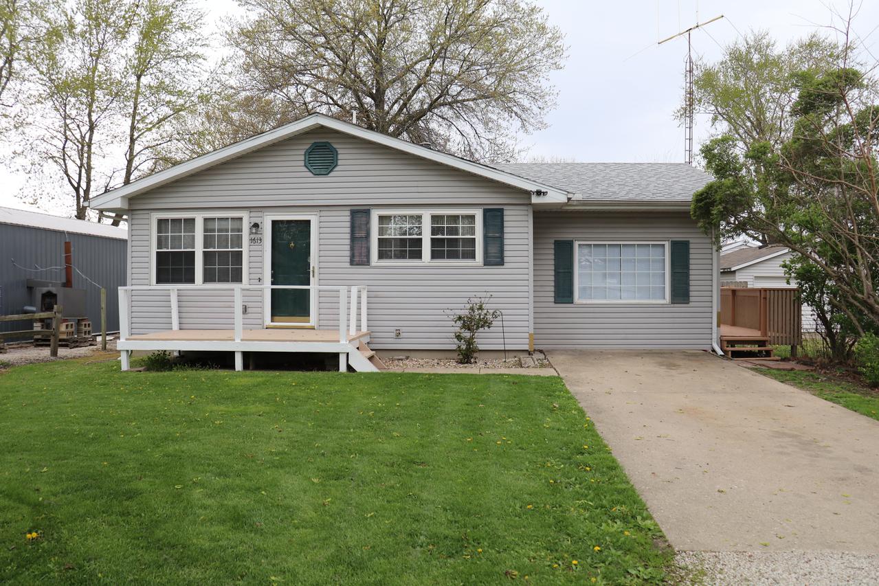 1613 E Washington St., Clinton, IL 61727