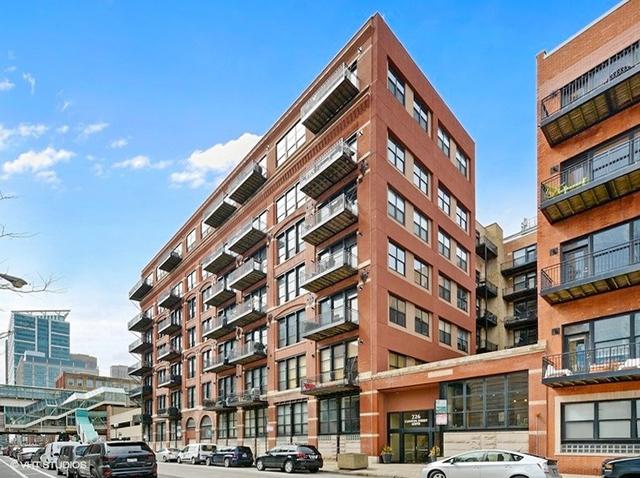 226 N Clinton St. #528, Chicago, IL 60661