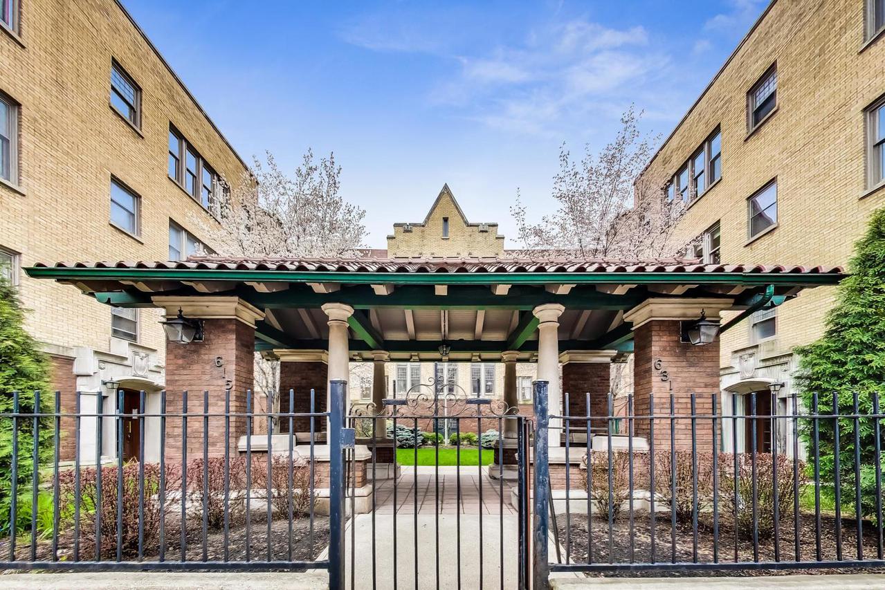 621 W Addison St. #2, Chicago, IL 60613