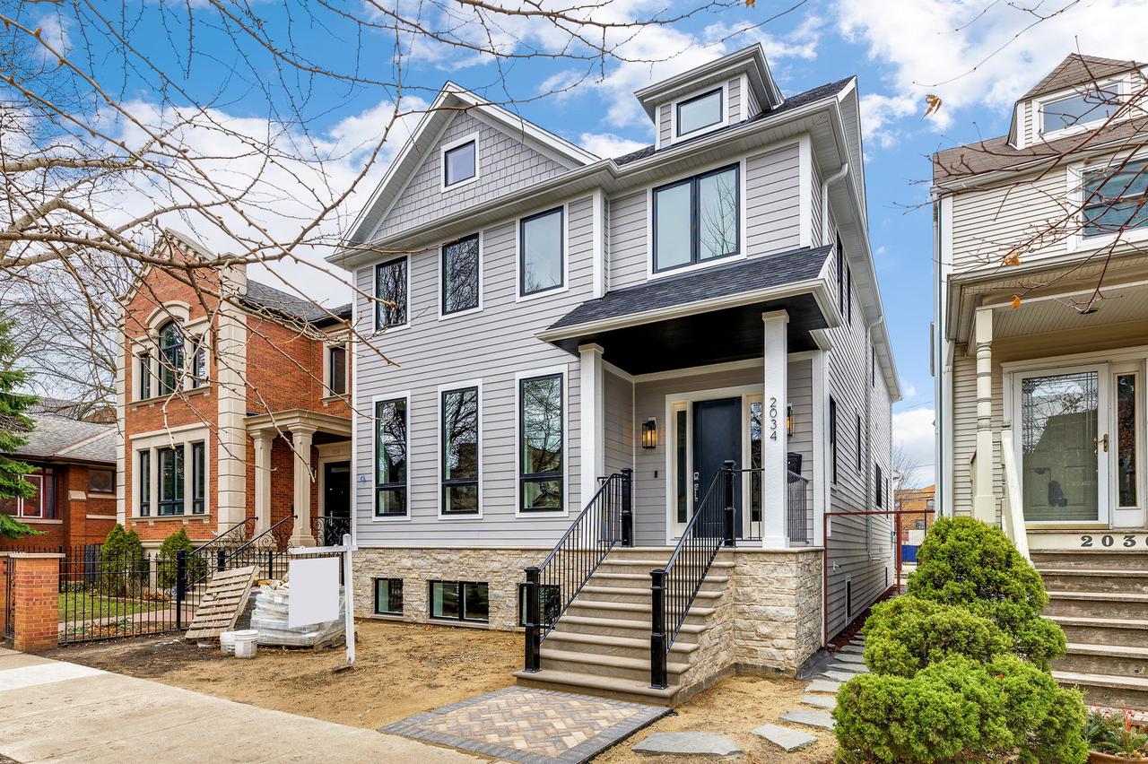 2032 W Pensacola Ave., Chicago, IL 60618