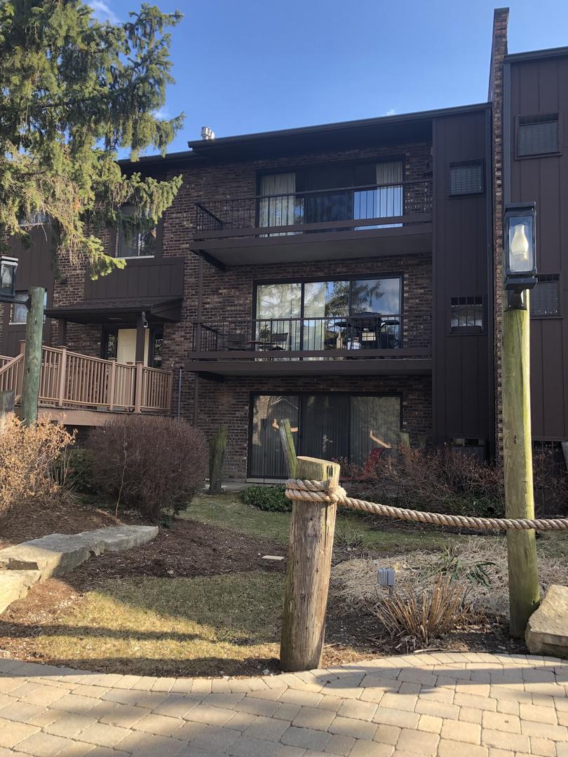 61 Pier Dr. #302, Westmont, IL 60559