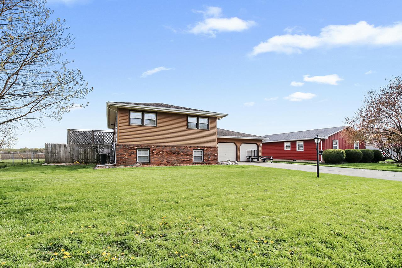 2235 Jeffery Dr., St. Joseph, IL 61873