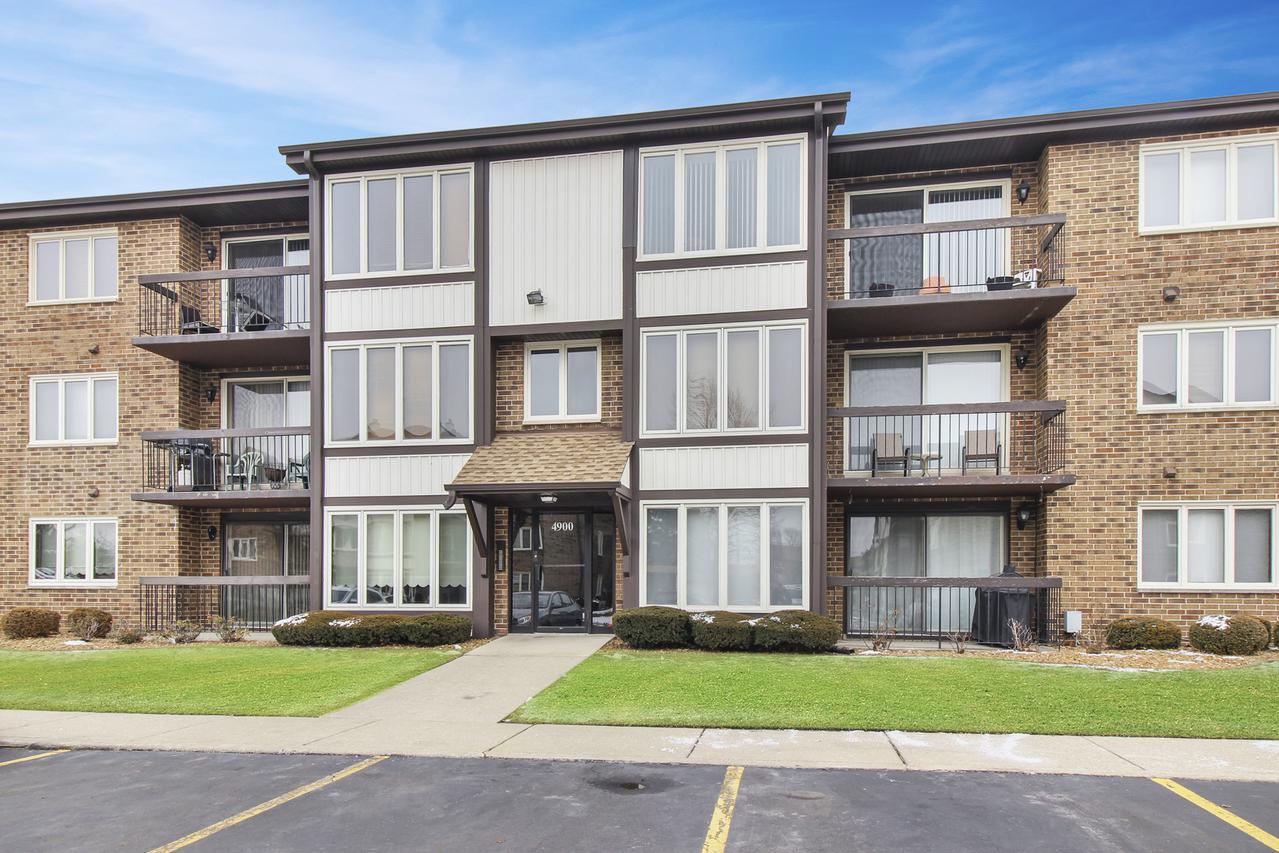 4900 Circle Ct. #207, Crestwood, IL 60418