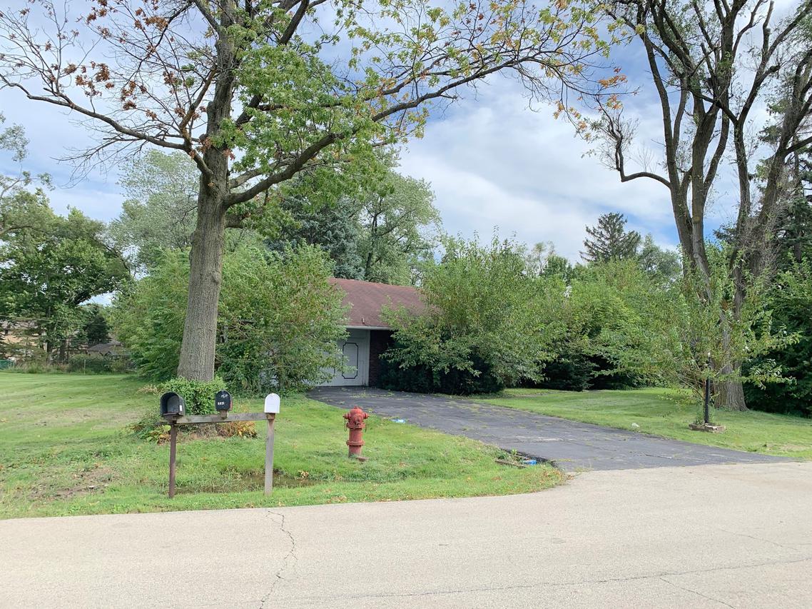 5821 S Edgewood Ln., La Grange Highlands, IL 60525