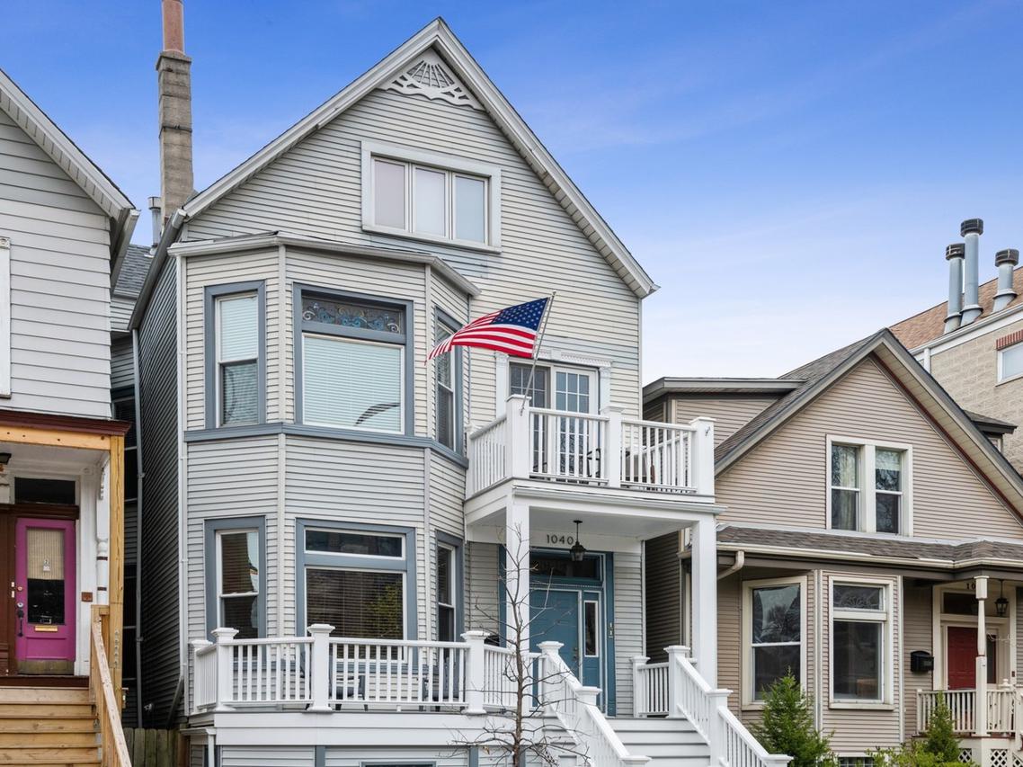 1040 W Newport Ave., Chicago, IL 60657