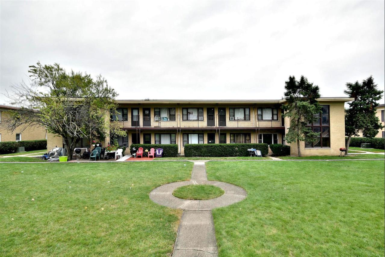 38 King Arthur Ct. #9, Northlake, IL 60164