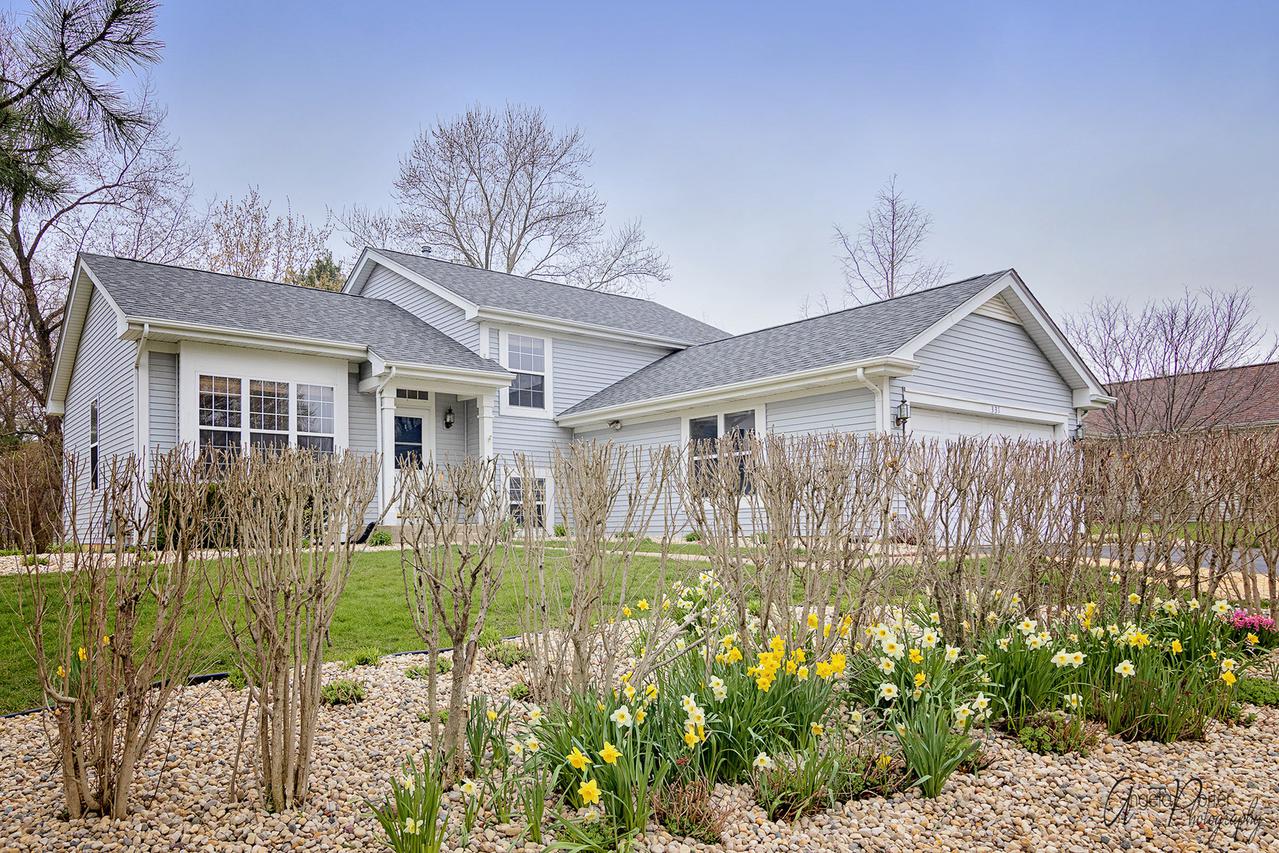 331 Willow Rd., Lakemoor, IL 60051