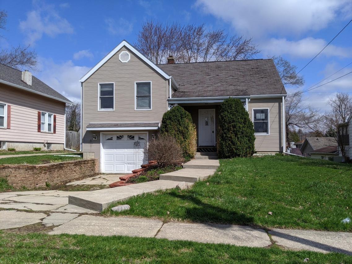 1210 W American St., Freeport, IL 61032