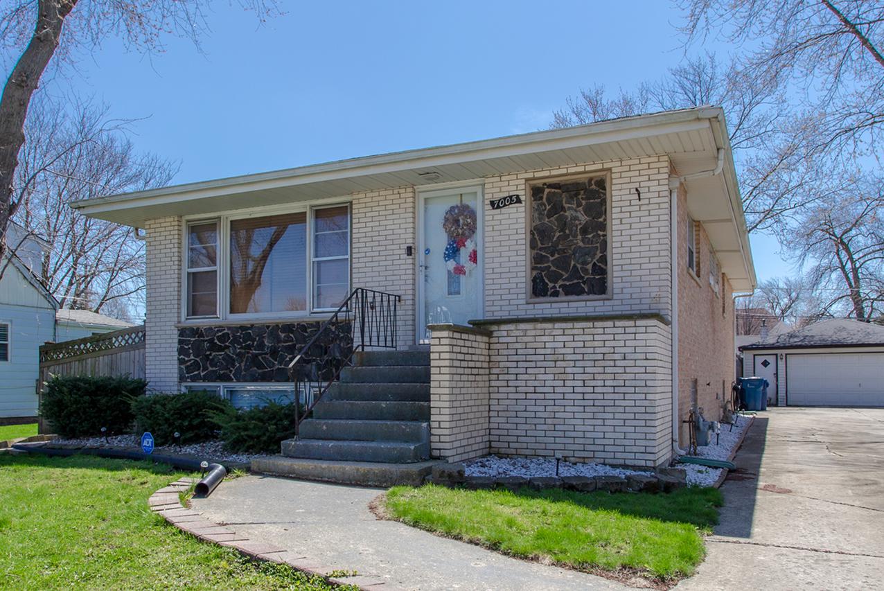 7005 W 95th Pl., Oak Lawn, IL 60453
