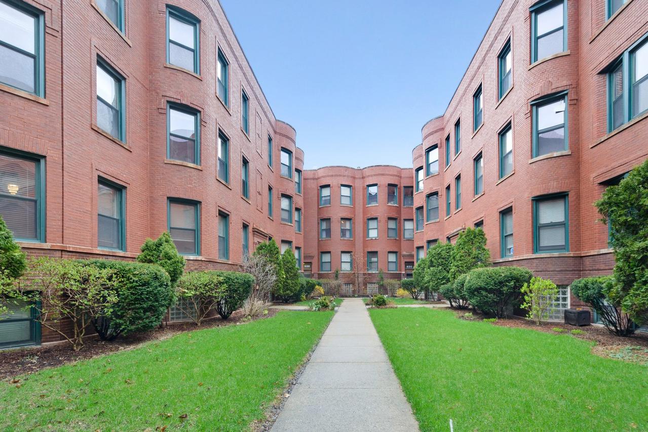 830 W Lakeside Pl. #2S, Chicago, IL 60640
