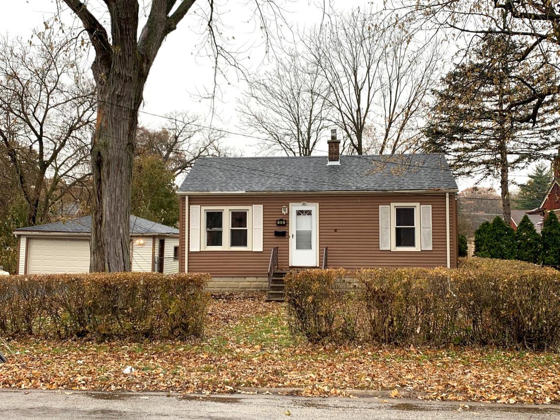 38 S Rebecca St., Glenwood, IL 60425