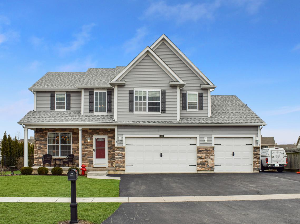 937 Hamilton Dr., Sycamore, IL 60178