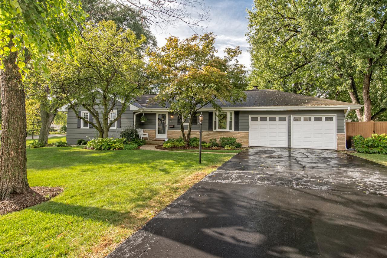 276 Abbotsford Ct., Glen Ellyn, IL 60137