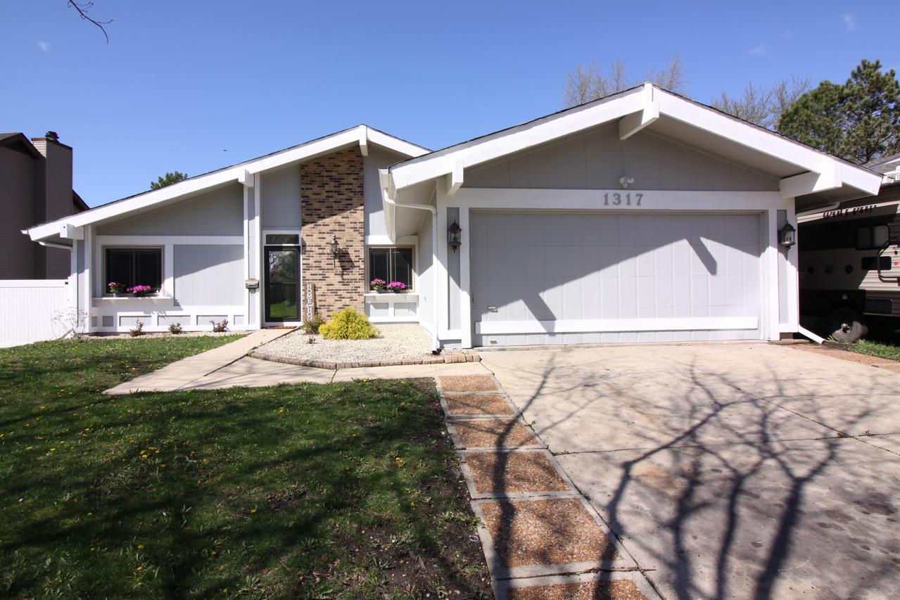 1317 Whirlaway Ln., Hanover Park, IL 60133
