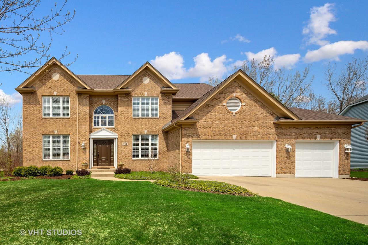 781 Wedgewood Dr., Crystal Lake, IL 60014