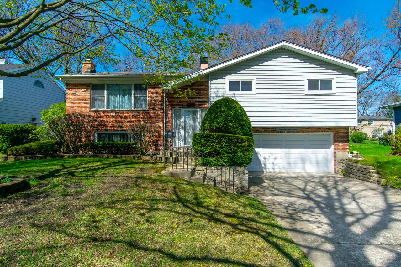 6124 Lyman Ave., Downers Grove, IL 60516