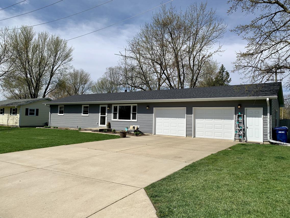 141 Ray St., Hinckley, IL 60520