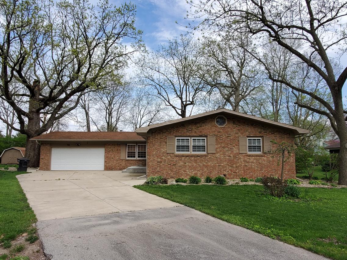 708 E Woodland Dr., St. Joseph, IL 61873