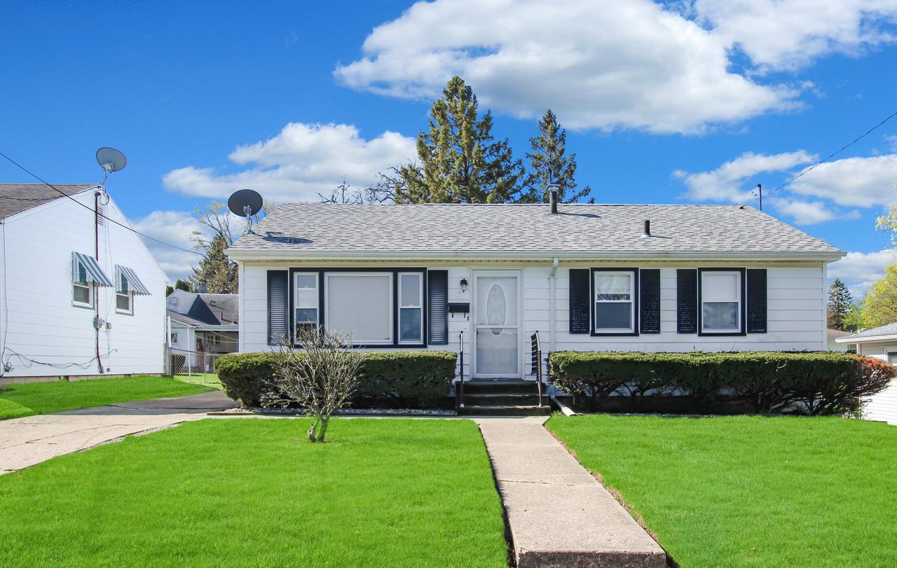 837 Monroe Dr., Freeport, IL 61032