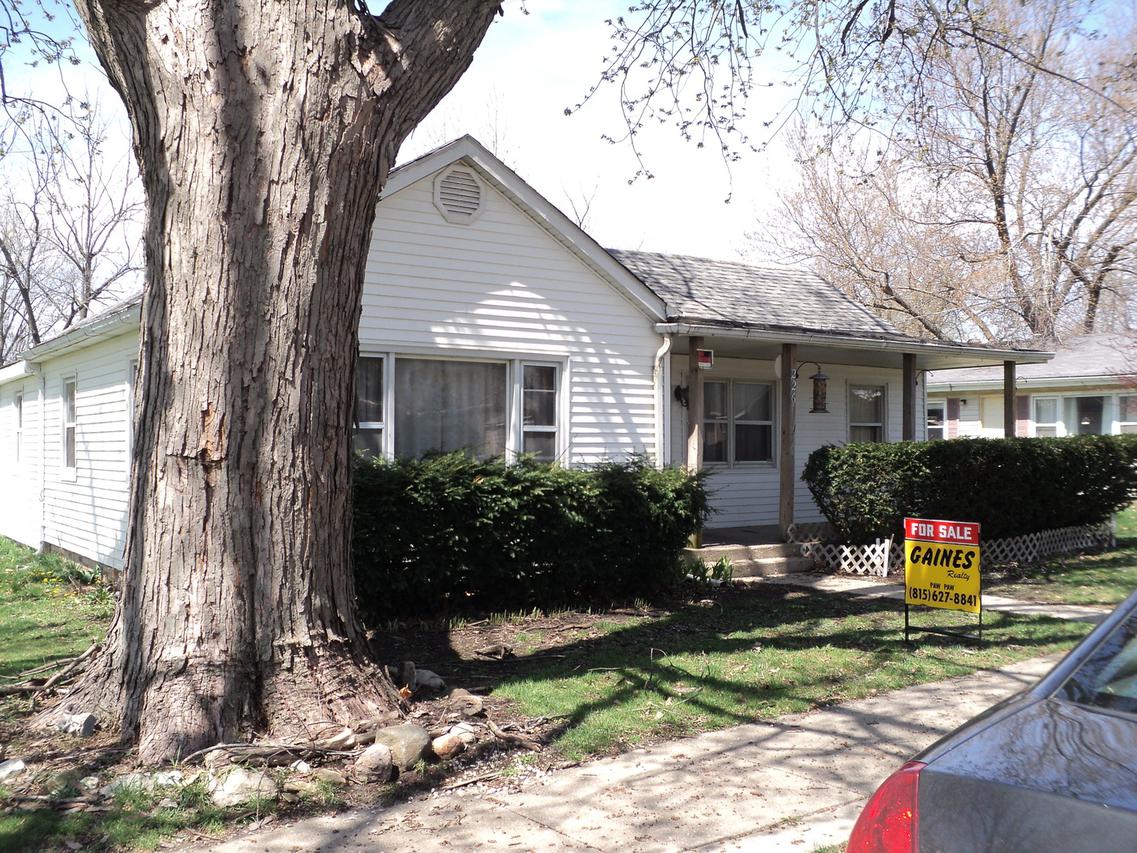 226 Chapman St., Paw Paw, IL 61353