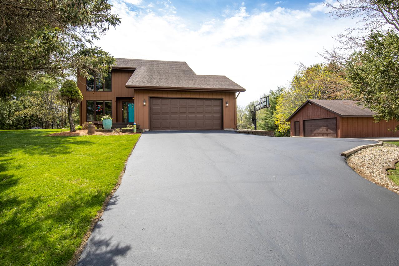 7551 Deer Run Tr., Roscoe, IL 61073
