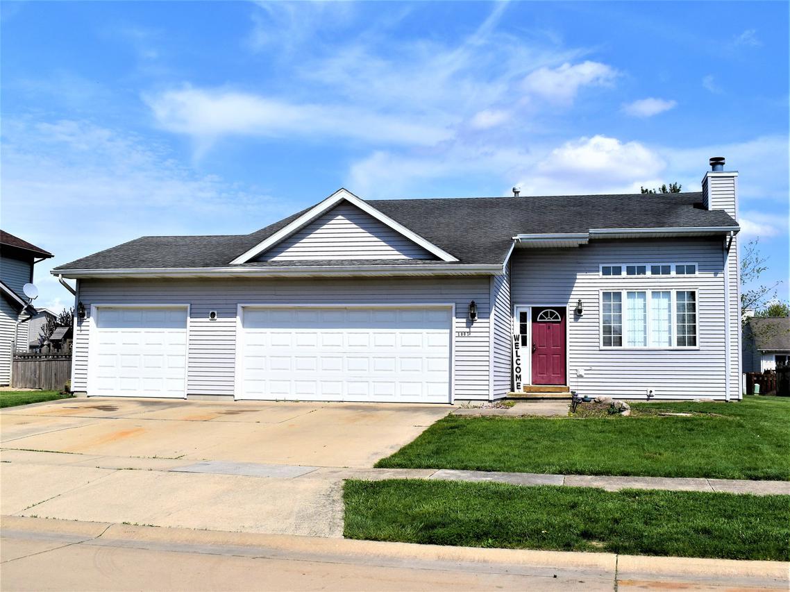 1007 Possum Tr., Villa Grove, IL 61956