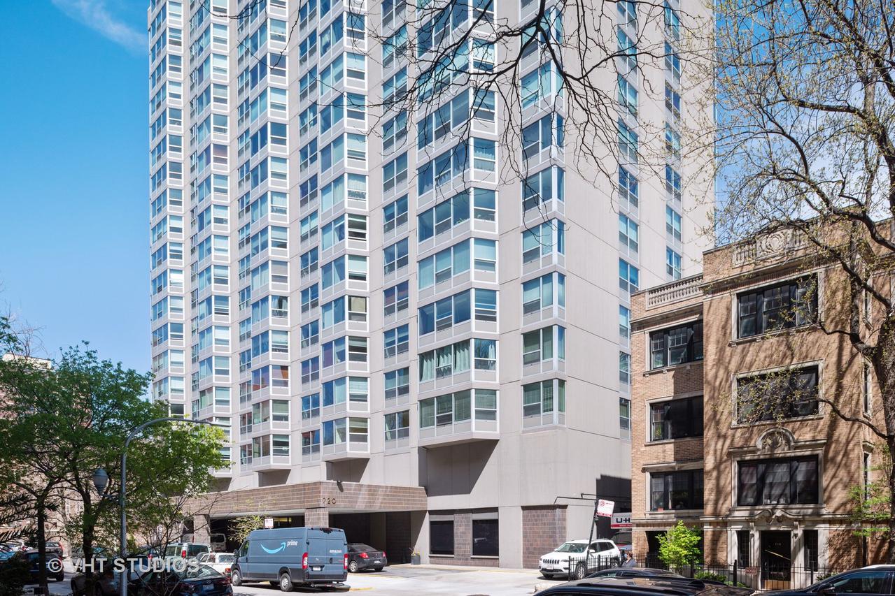 720 W Gordon Ter. #8M, Chicago, IL 60613