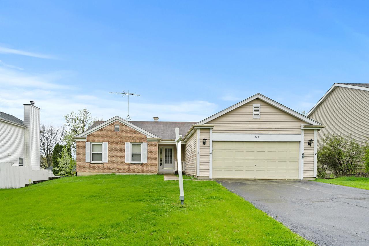 306 Valley Rd., North Aurora, IL 60542