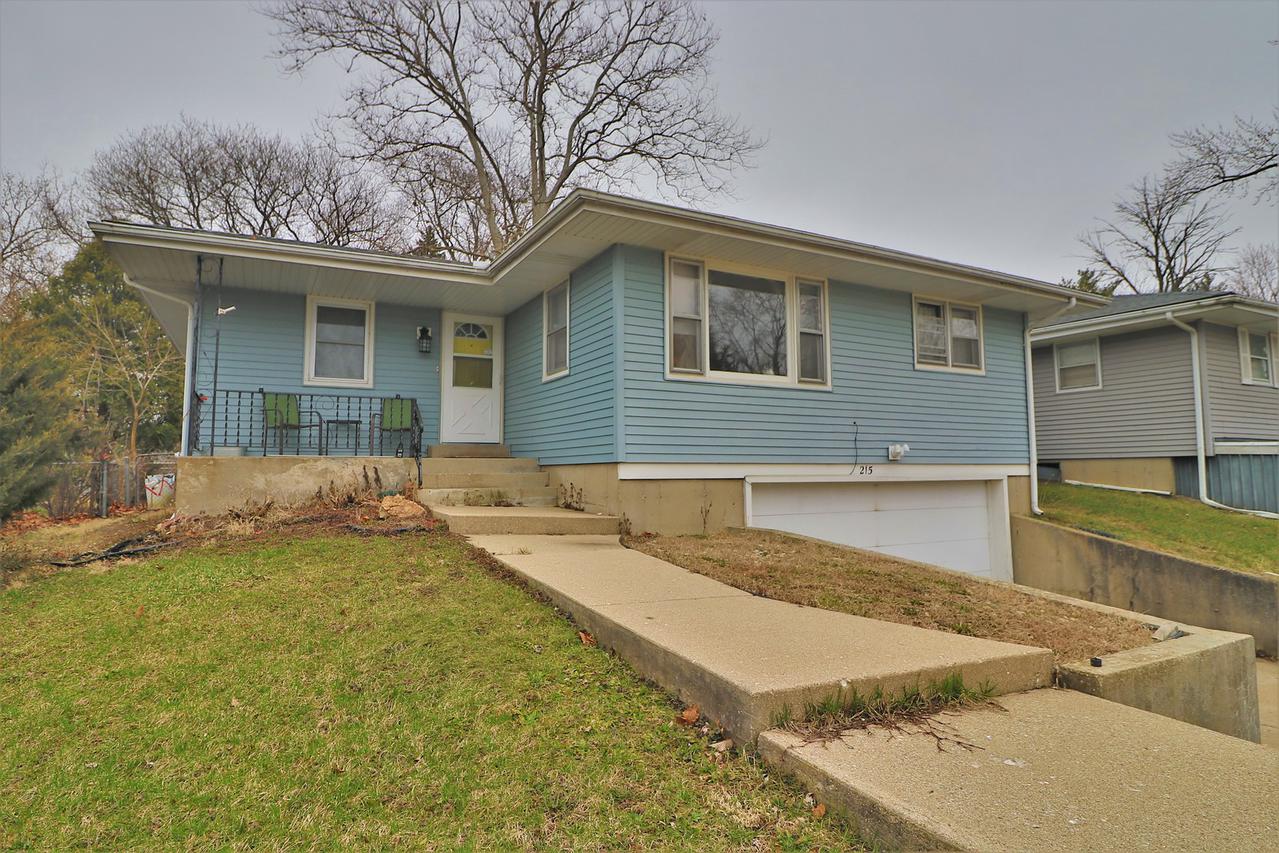 215 Ridgeview Ave., Rockford, IL 61107