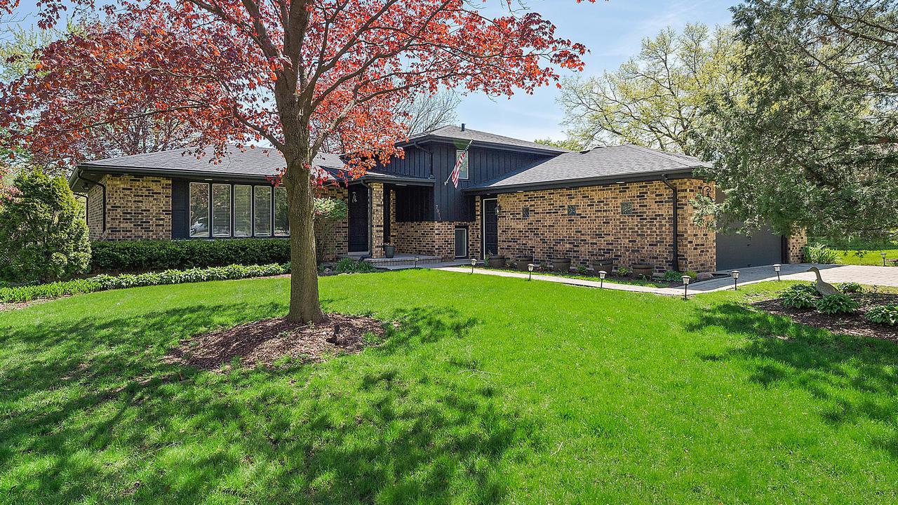 7909 Summer Ln., Downers Grove, IL 60516