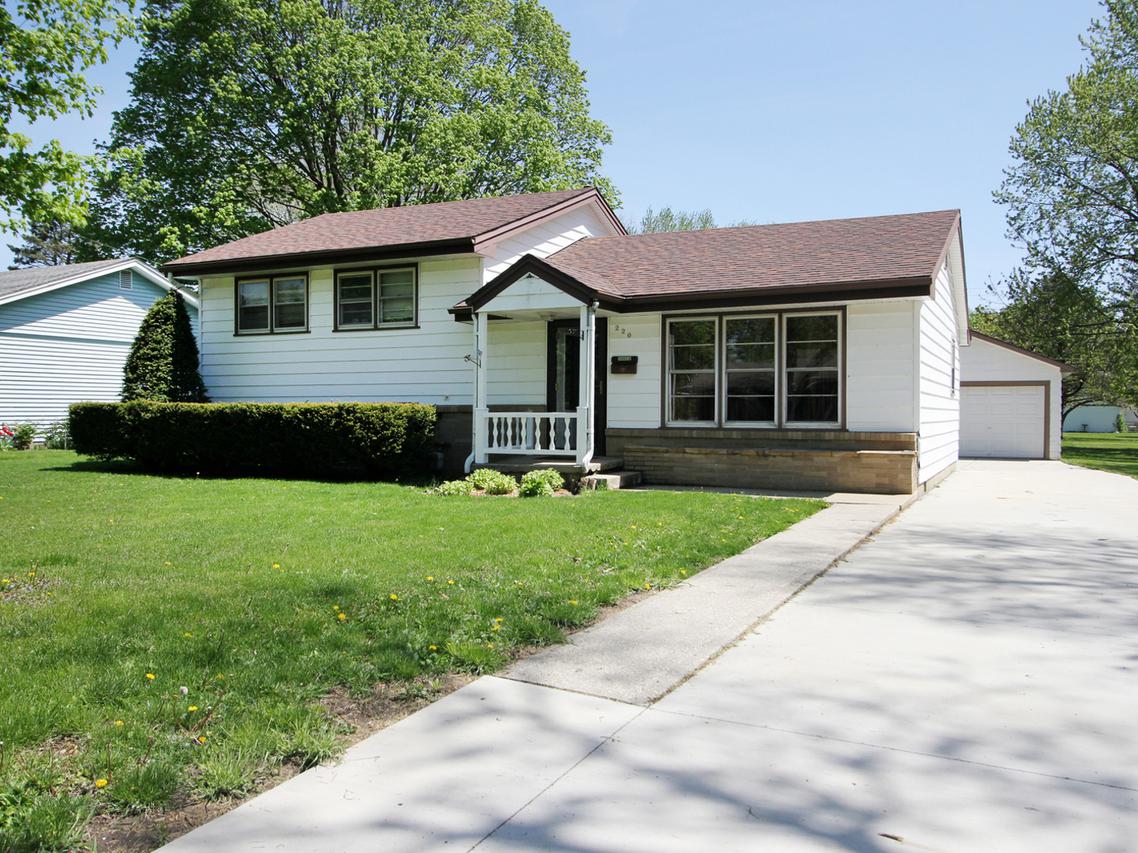220 Hickory Ln., Momence, IL 60954