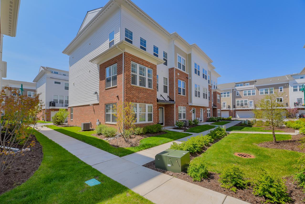 3548 Kemper Dr., Woodridge, IL 60517