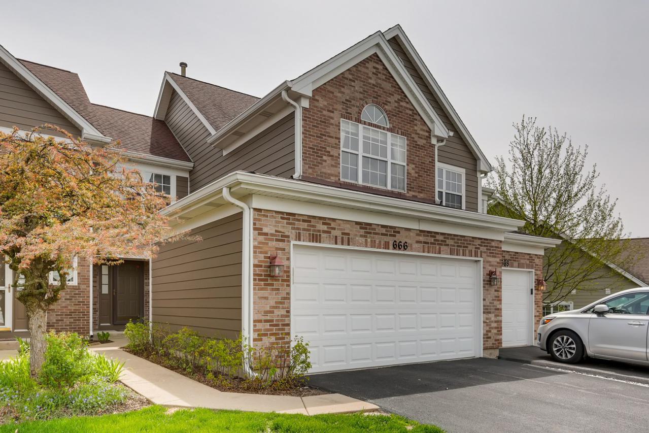 666 Kingsbridge Dr., Carol Stream, IL 60188