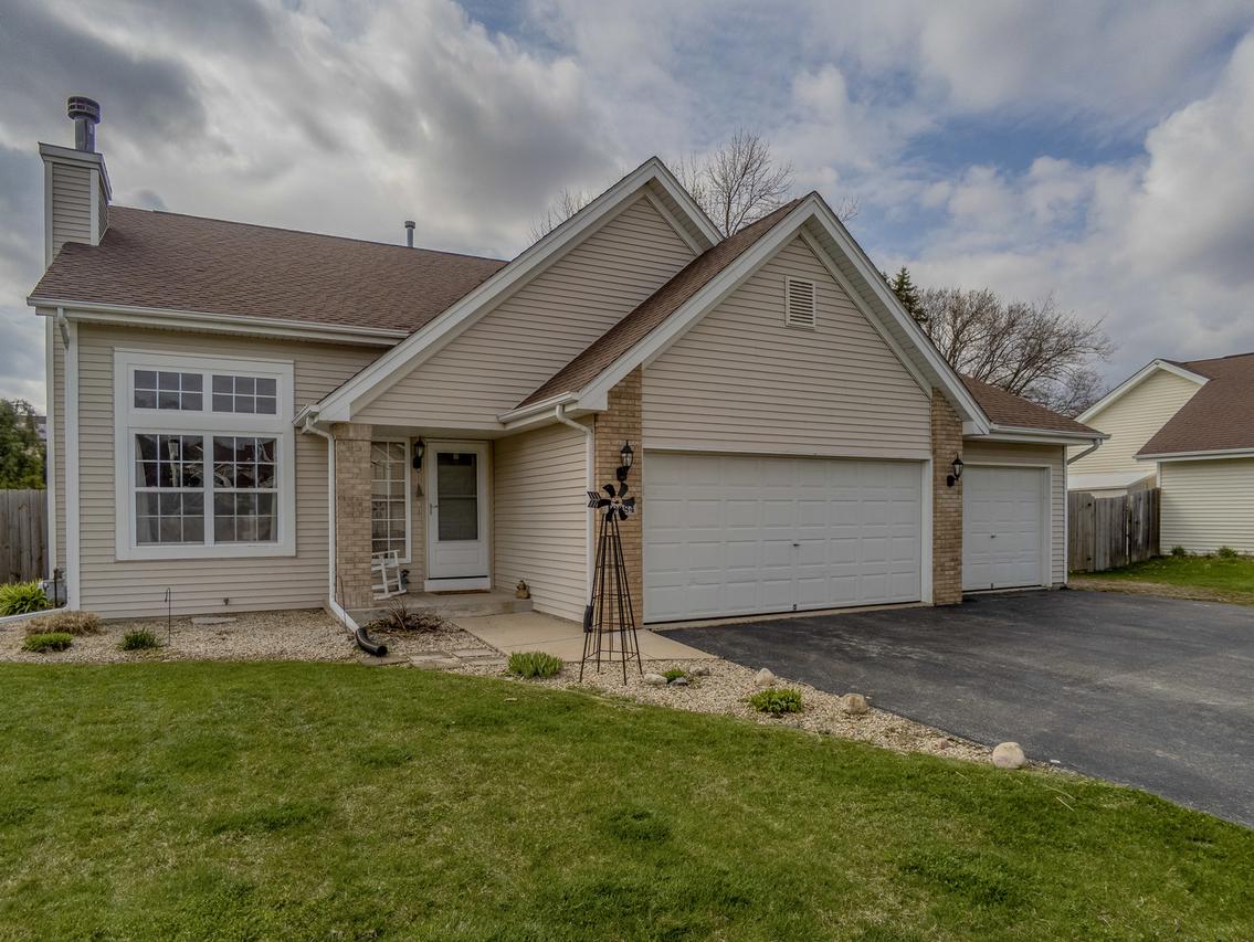 10984 Dixon Pines Cir., Machesney Park, IL 61115