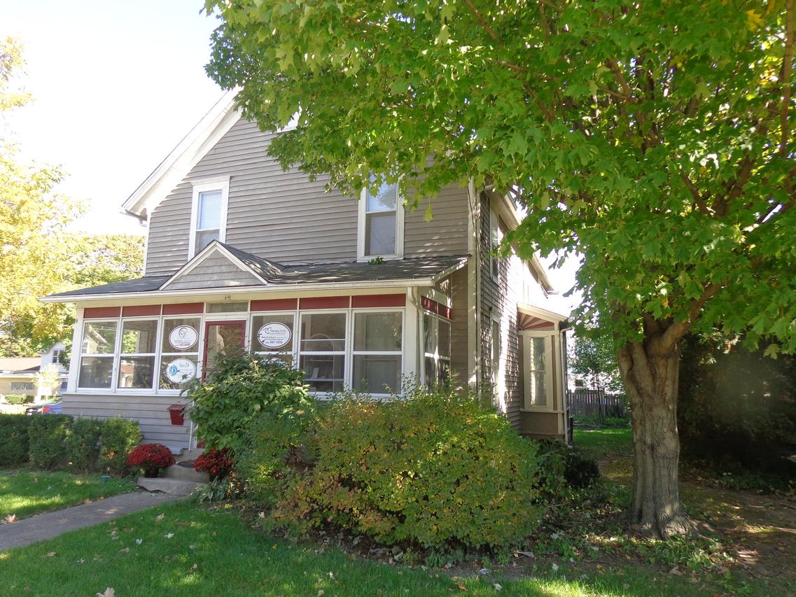 27 N 6th St., Geneva, IL 60134