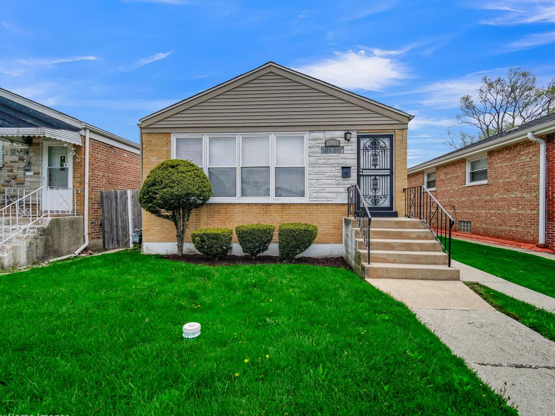 12445 S Honore St., Calumet Park, IL 60827