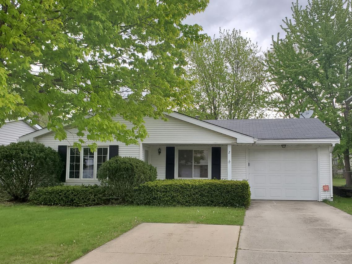 2 Moonstone Ct., Bloomington, IL 61704