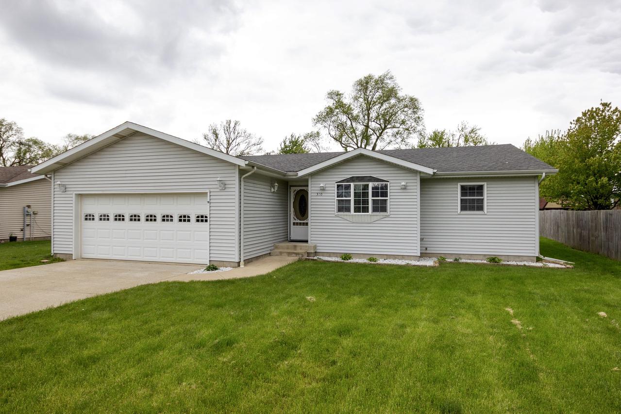 310 W Main St., Martinton, IL 60951