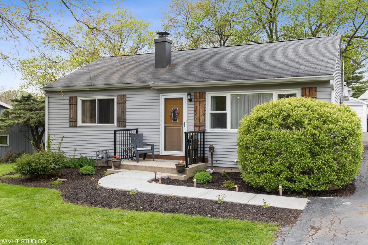 10S450 Ruth Dr., Lemont, IL 60439
