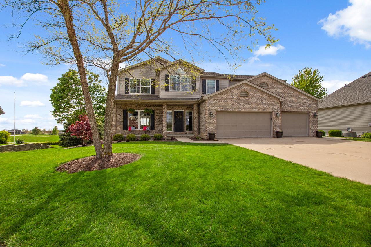 27 Knollbrook Ct., Bloomington, IL 61705