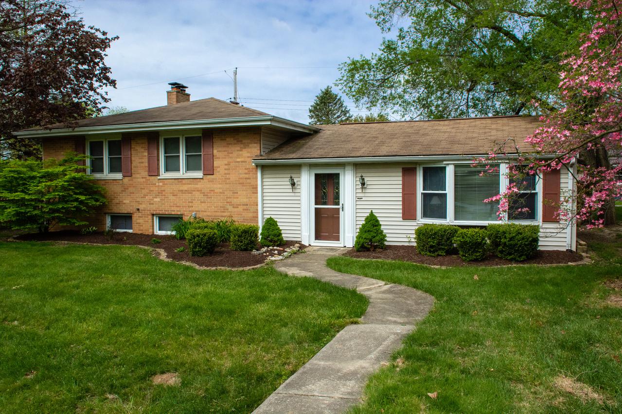 903 S Division St., Mahomet, IL 61853